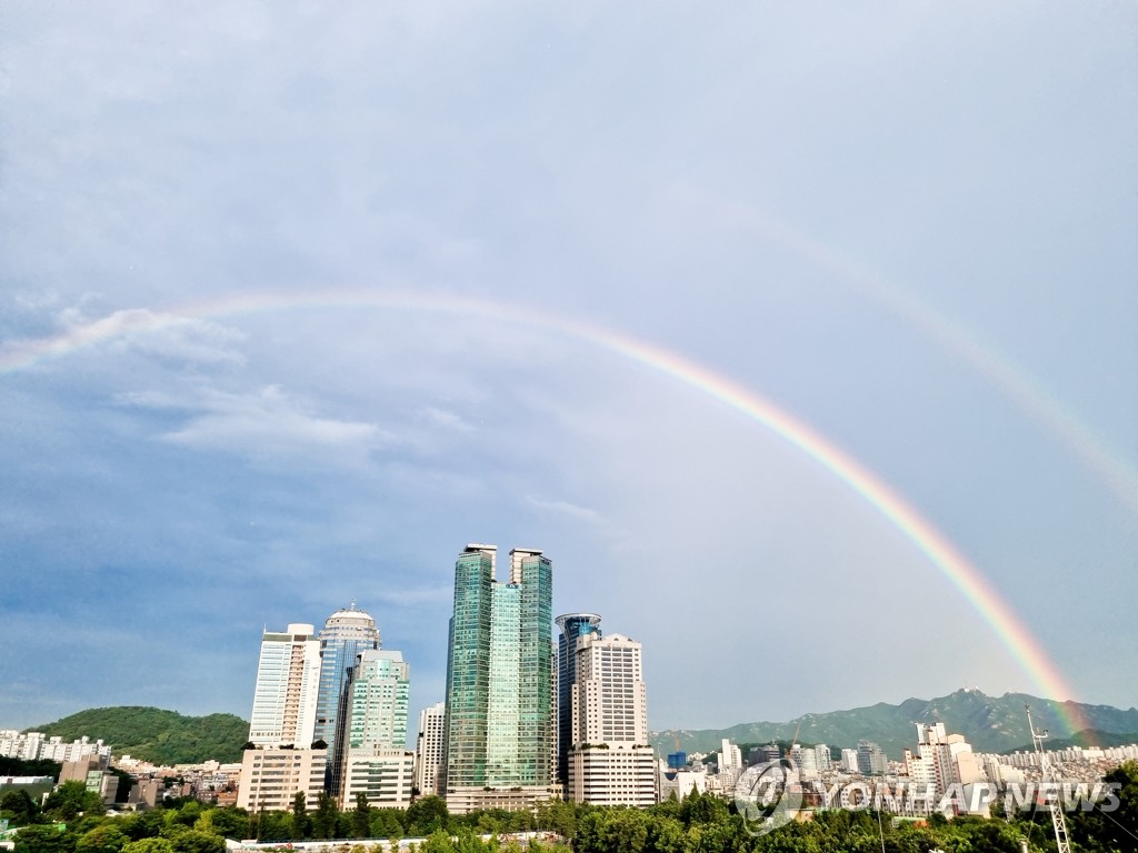 퇴근길 무렵 쌍무지개 관측