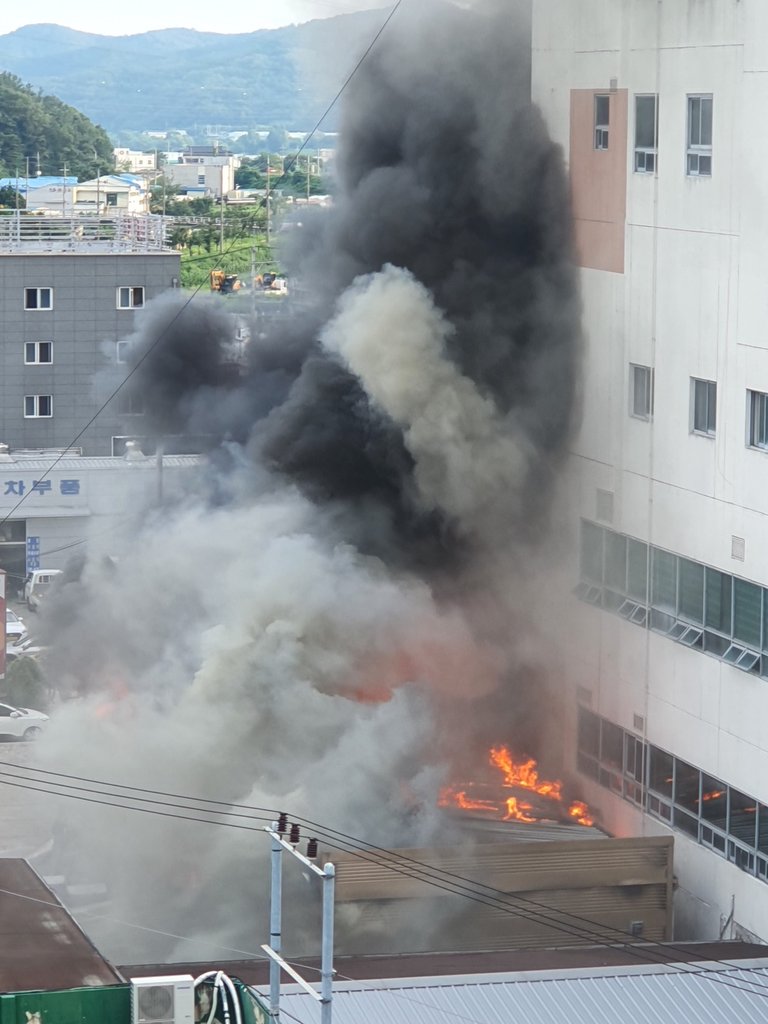 경북 왜관 마트 부속건물서 화재…1시간여만에 진화