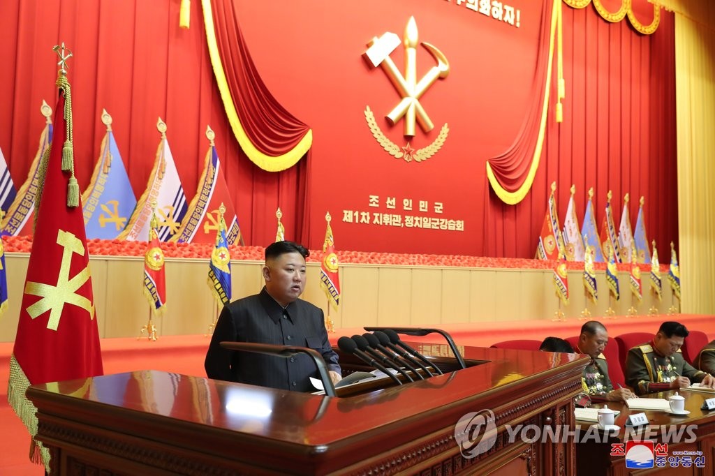 김정은, 사상 첫 전군지휘관 강습 주재…핵 언급 없어