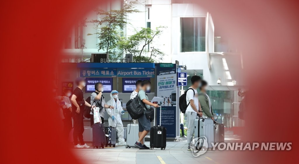 새 변수 '델타 플러스'…대기중인 해외입국자들