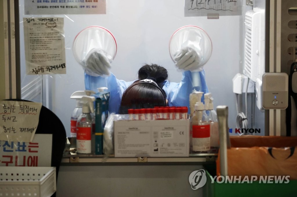 지친 선별진료소 의료진