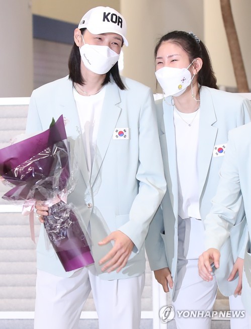 활짝 웃는 20년 절친