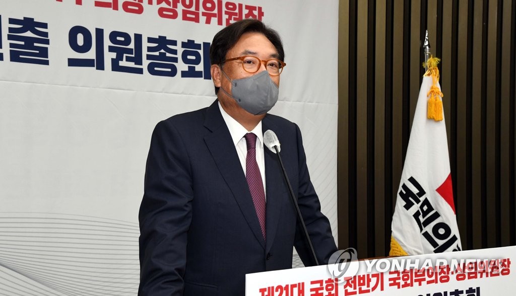 인사말하는 정진석