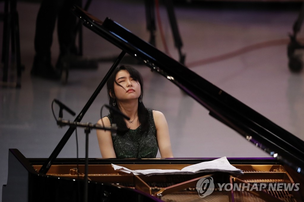 루마니아 국제음악축제서 열연하는 피아니스트 박연민