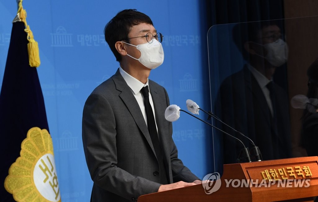 '고발사주' 의혹 관련 기자회견하는 김웅 의원