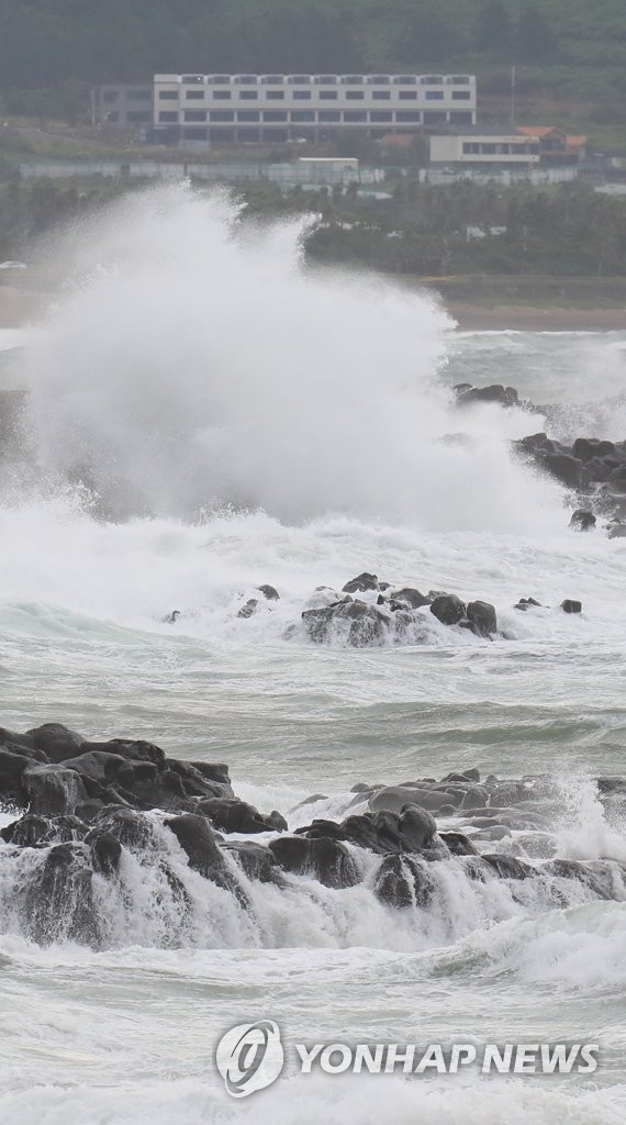 Typhoon Chanthu approaches S. Korea Typhoon Chanthu approaches S. Korea