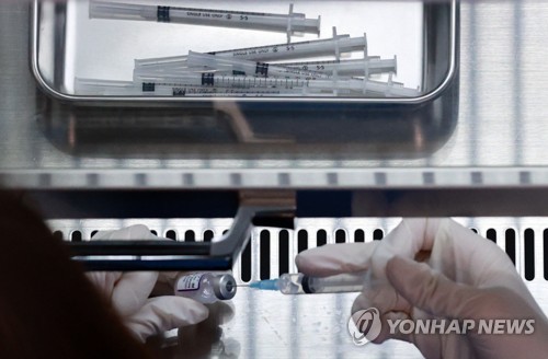 백신 접종, 연휴 마치고 다시 '속도전'