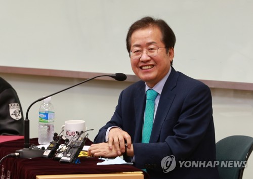 고려대 토크콘서트에서 발언하는 홍준표