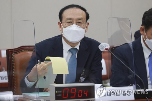 답변하는 오세정 서울대학교 총장
