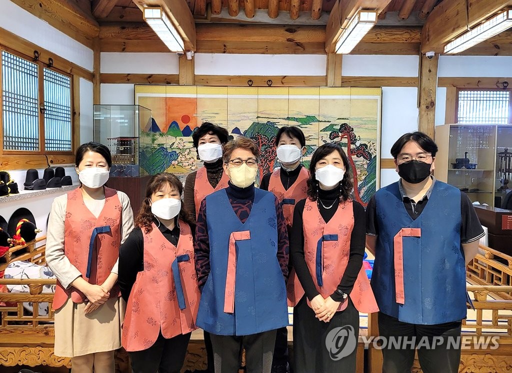 鍾路区が韓服の制服導入 鍾路区が韓服の制服導入