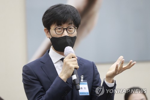 답변하는 이해진 네이버 글로벌투자책임자
