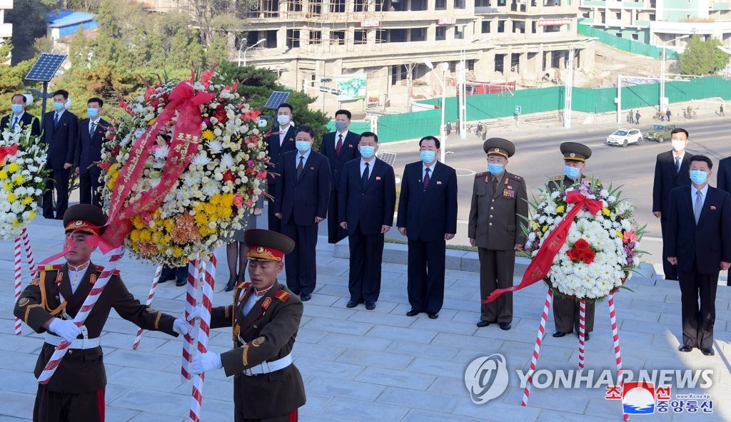 북한, 중국의 6·25전쟁 참전 71주년 맞아 우의탑에 화환 진정