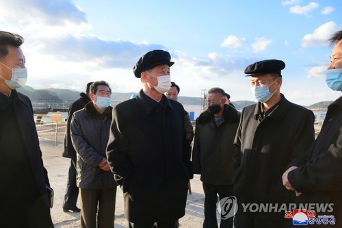 북한 김덕훈 내각총리, 강원도의 여러 부문 현지시찰
