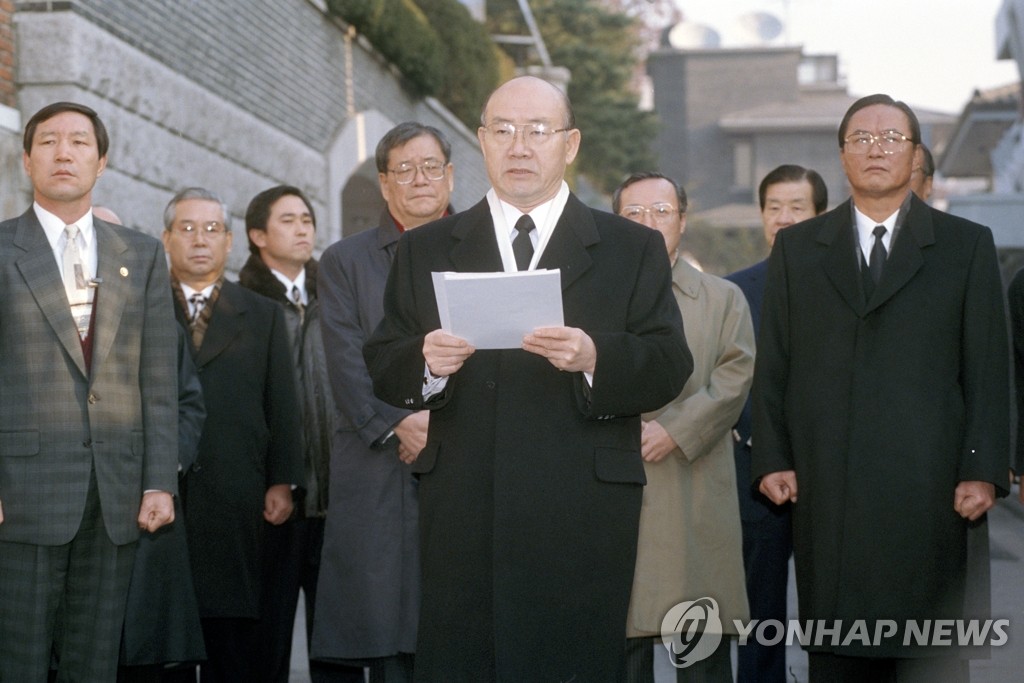 Ex-president Chun Doo-hwan dies