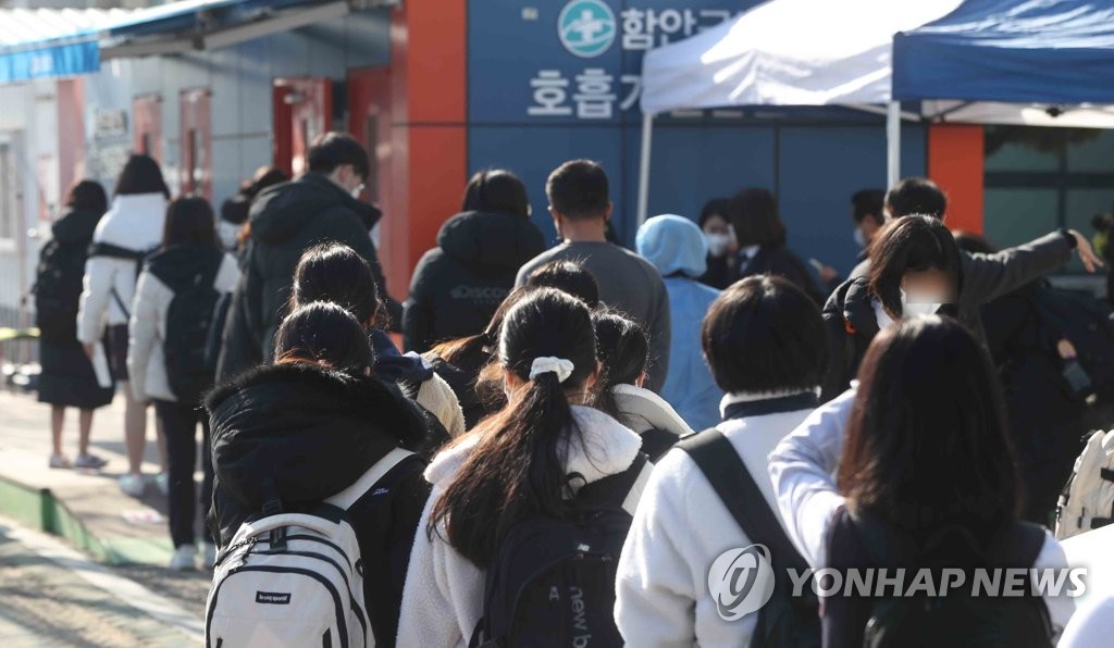 책가방 메고 코로나19 검사