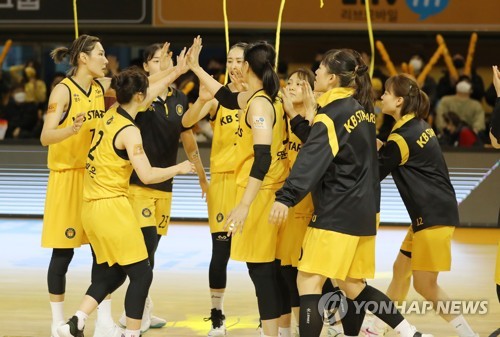 정규리그 1위를 차지한 KB 선수단.