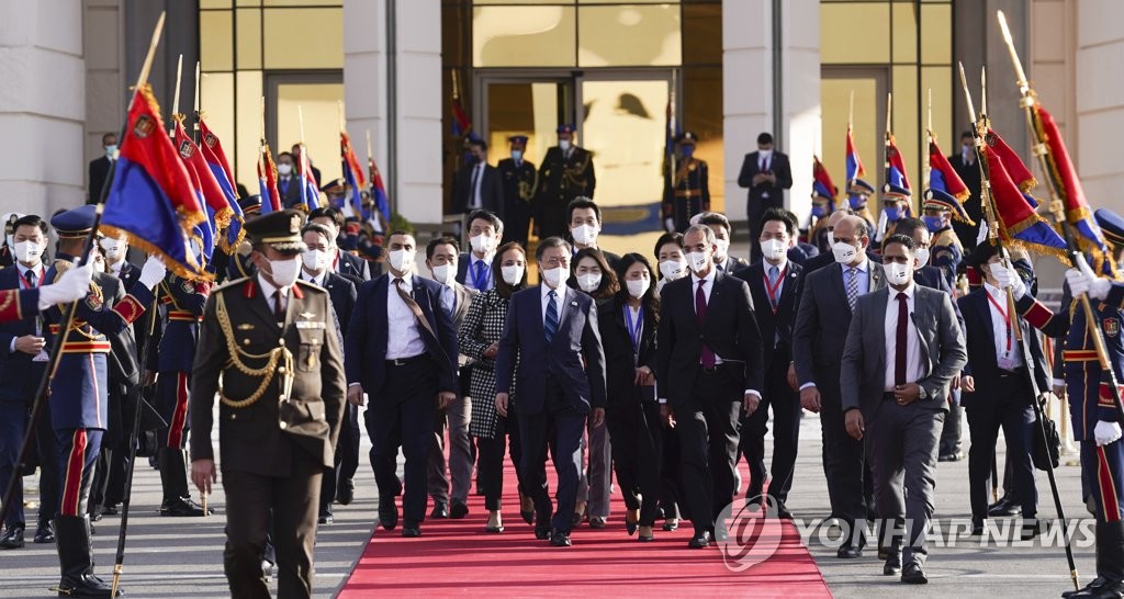 이집트 떠나는 문재인 대통령