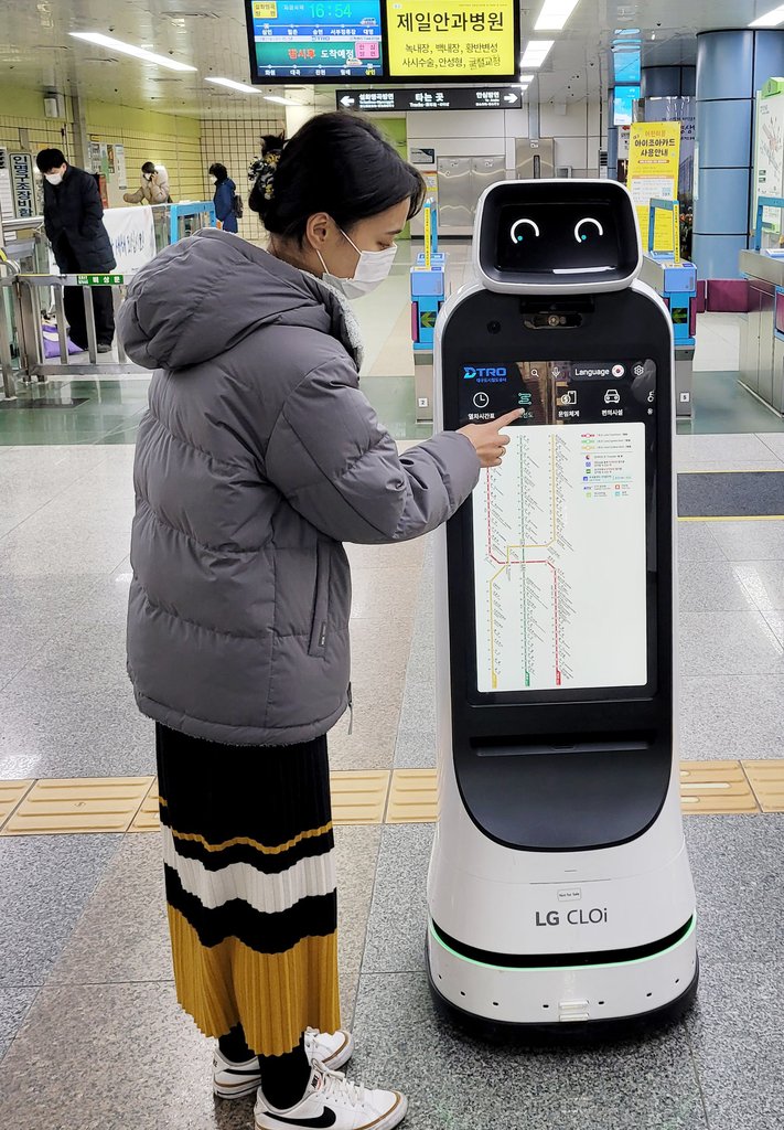 Guide robot in subway Guide robot in subway
