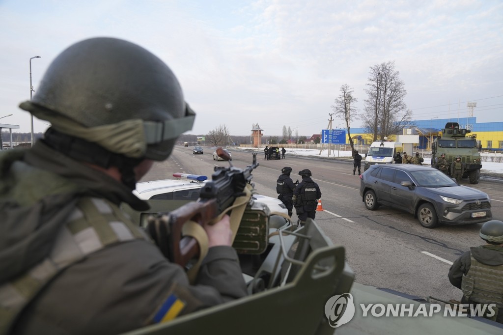 군사 충돌 위기 속 러 인접 지역서 검문 강화한 우크라군·경찰