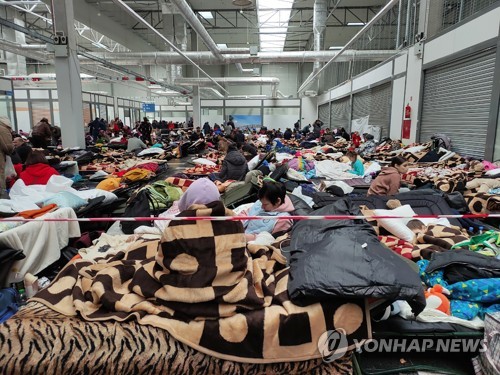 포화 상태 이른 폴란드 국경지역 난민수용시설