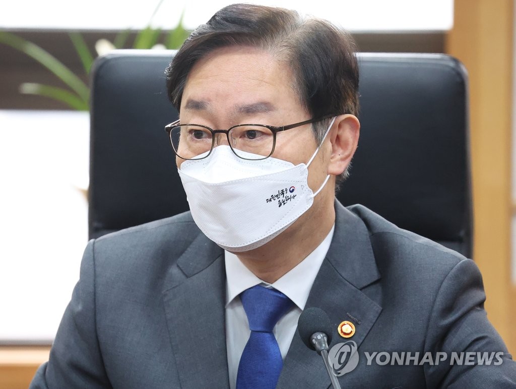 박범계 장관 '수사지휘권 폐지는 시기상조'