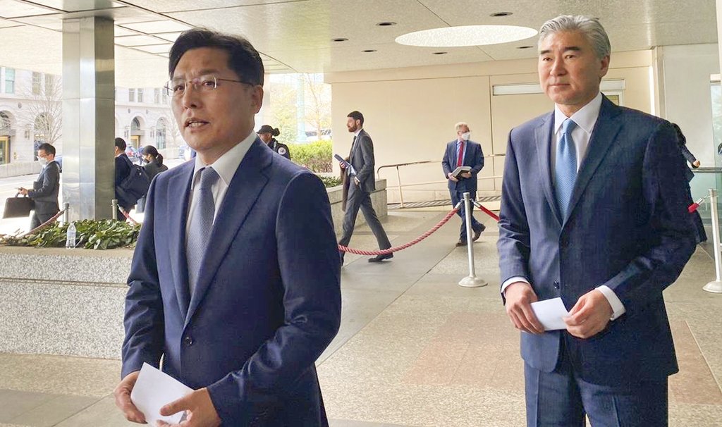 South Korea's chief nuclear envoy Noh Kyu-duk (L) and his U.S. counterpart, Sung Kim, speak to reporters after their meeting on denuclearizing North Korea at the U.S. State Department in Washington on April 4, 2022. (Yonhap)