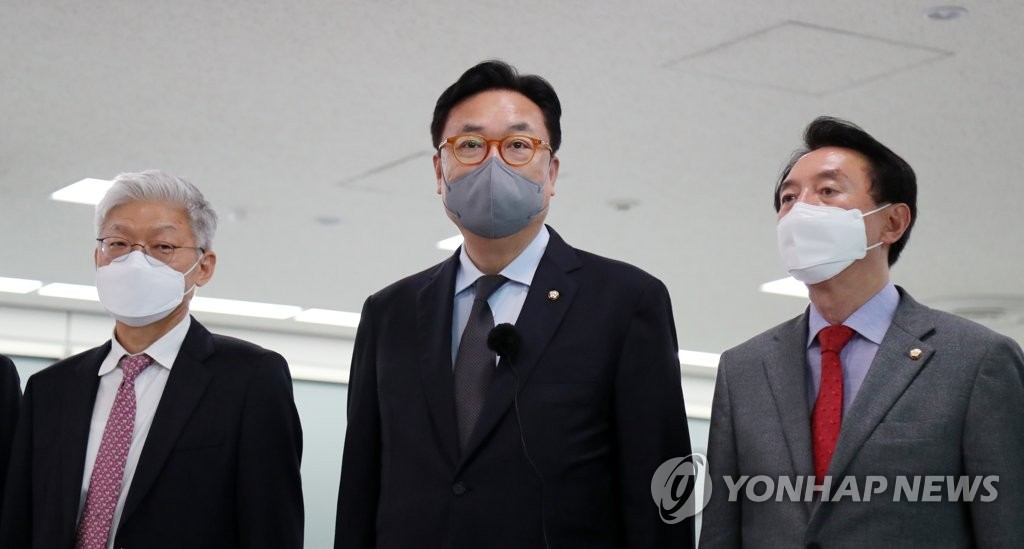 일본 도착한 정진석 정책협의대표단 단장