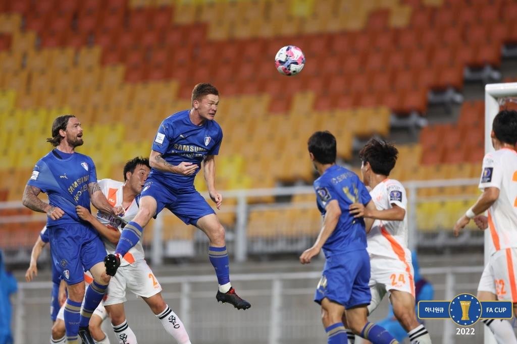Sebastian Gronning of Suwon Samsung Bluewings (C) scores against Gangwon FC in their round of 16 match at the FA Cup football tournament at Suwon World Cup Stadium in Suwon, 45 kilometers south of Seoul, on May 25, 2022, in this photo provided by the Korea Football Association. (PHOTO NOT FOR SALE) (Yonhap)