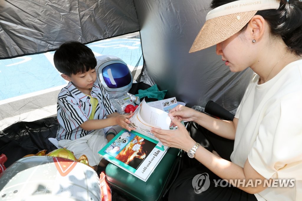 누리호 발사 장소 찾아온 어린이