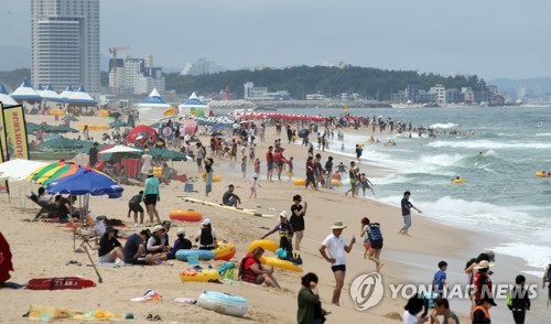 경포해변의 피서객