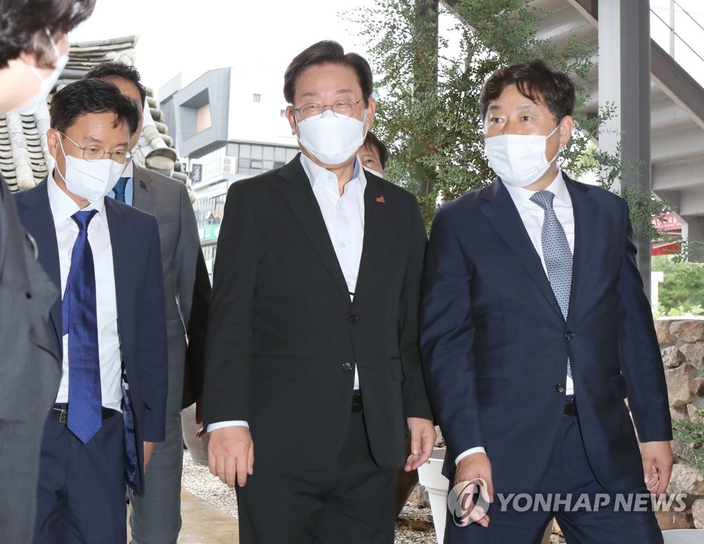 전주 방문한 이재명 고문