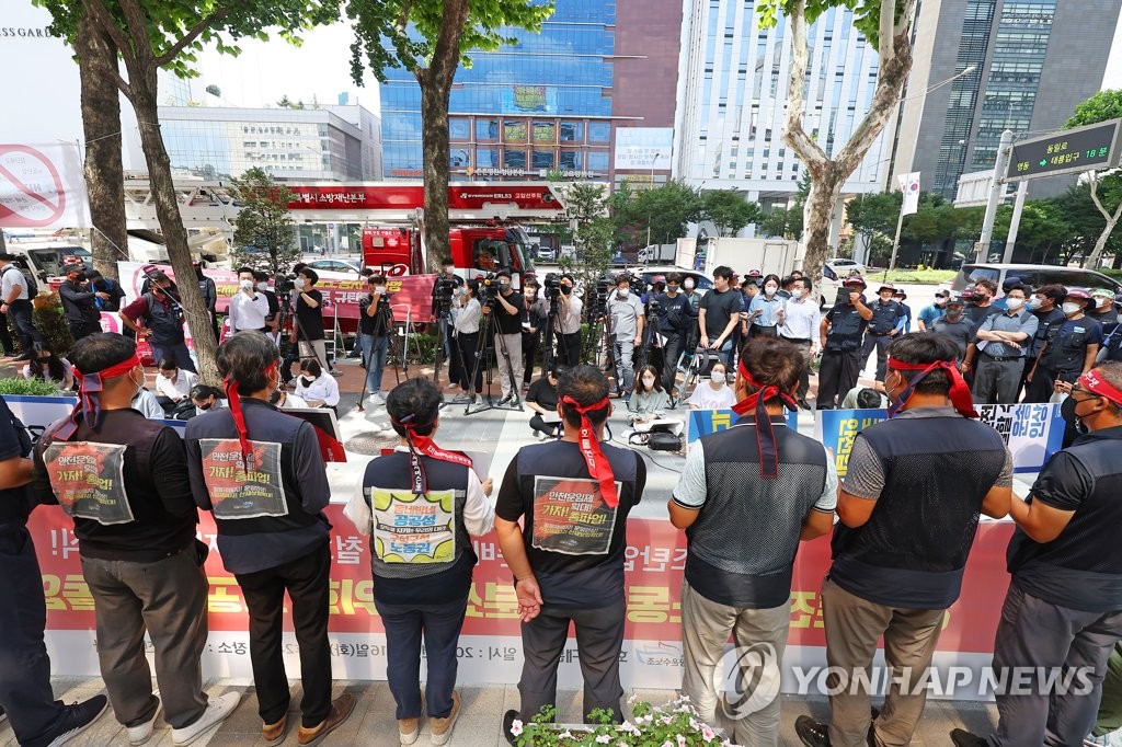 고공농성돌입 기자회견하는 화물연대