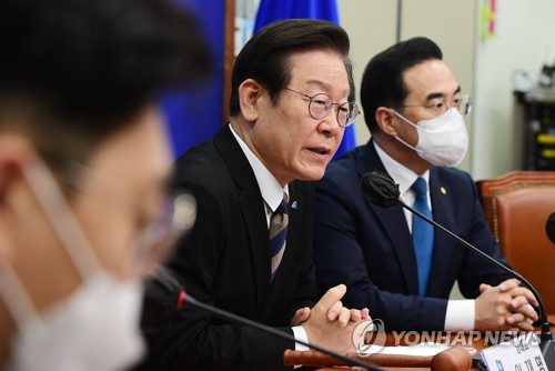 발언하는 이재명 대표