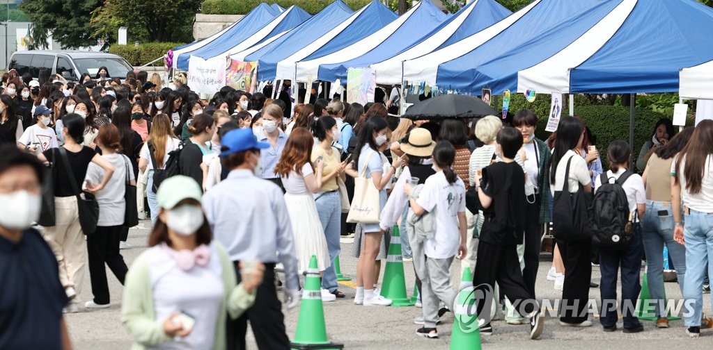 3년 만에 돌아온 대동제, 학생들로 가득한 부스