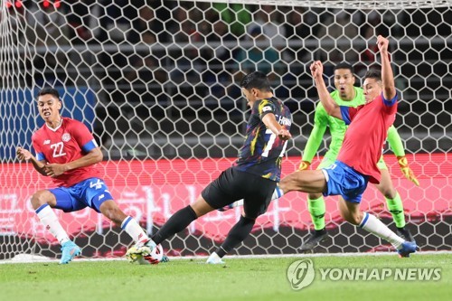 선제골 넣는 황희찬