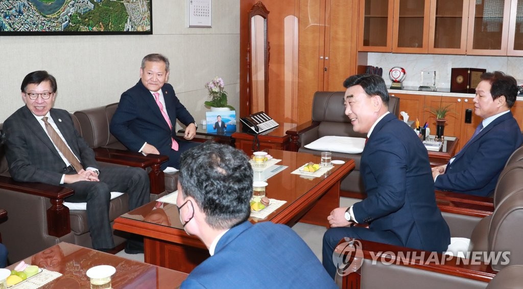 이상민 장관, 부울경 메가시티 관련 간담회