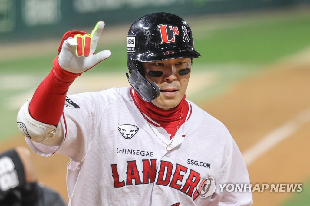 Han Yoo-seom of the SSG Landers celebrates his solo home run against the Kiwoom Heroes during the bottom of the seventh inning of Game 2 of the Korean Series at Incheon SSG Landers Field in Incheon, 30 kilometers west of Seoul, on Nov. 2, 2022. (Yonhap)