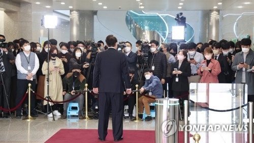 질의응답하는 윤석열 대통령