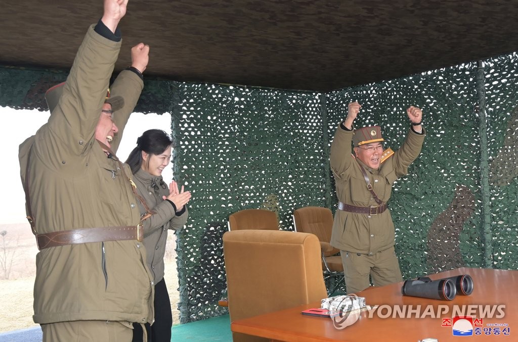 북한, 어제 화성-17형 시험발사…김정은 "핵에는 핵으로 대응"