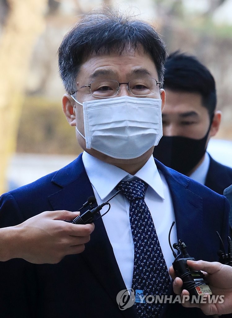 김만배, 석방 뒤 대장동 재판 첫 출석