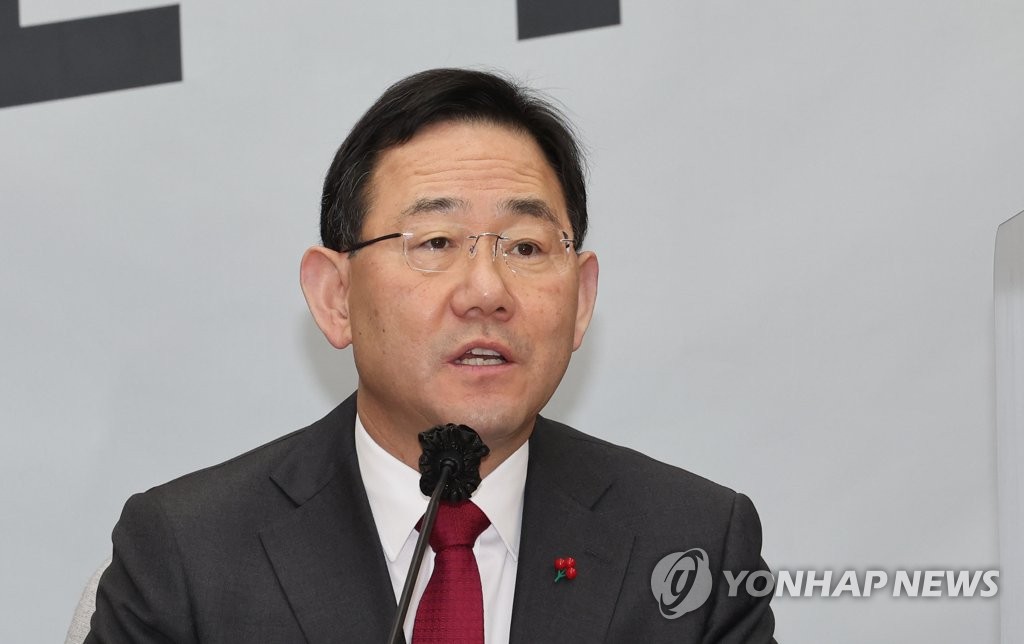 발언하는 주호영 원내대표