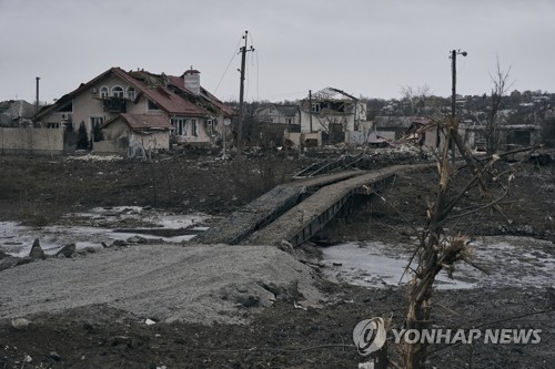 격전으로 황폐해진 우크라 바흐무트 주택가