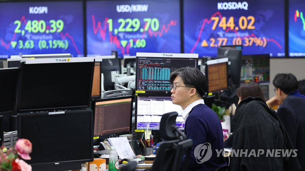 실내마스크 착용 의무 해제된 딜링룸