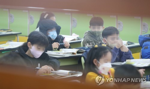 '실내 마스크 해제됐지만'