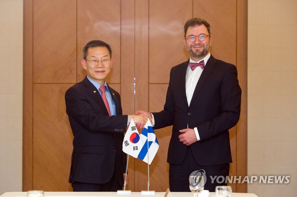 S. Korean, Finnish ICT ministers meet S. Korean, Finnish ICT ministers meet
