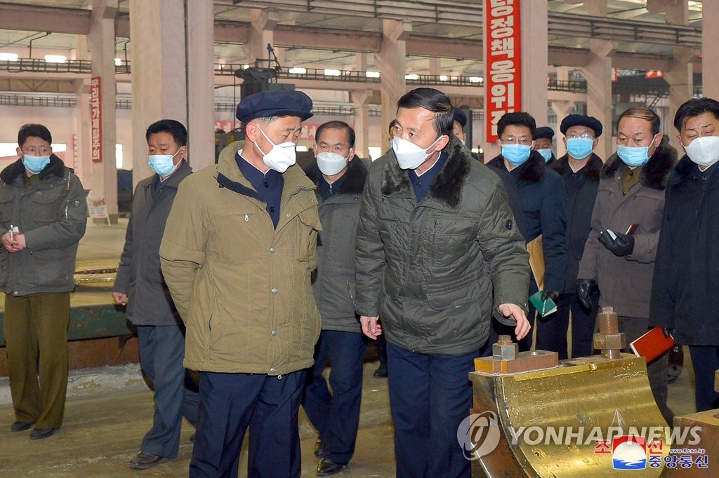 N.K. premier inspects machine factory N.K. premier inspects machine factory