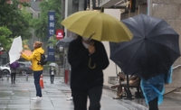 전국 강풍·가끔 비…'대설 특보' 강원 산지는 1∼5㎝ 눈