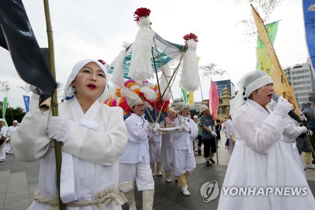 광주 금남로 누비는 상여 행렬