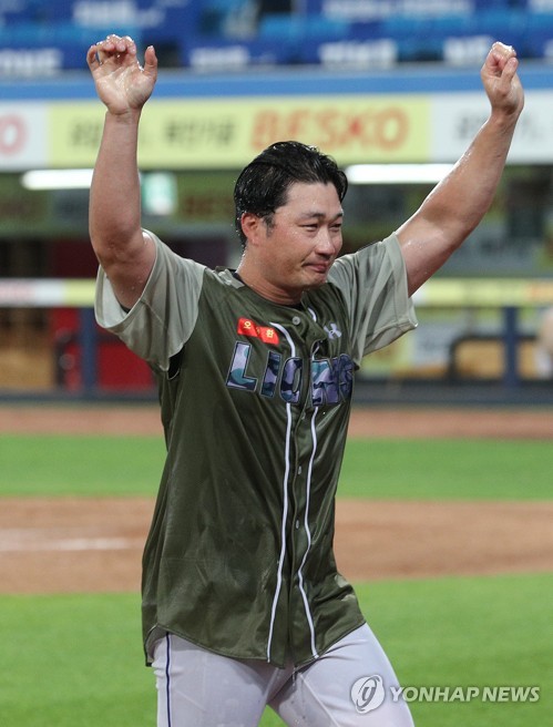 오승환 '500세이브 환호'