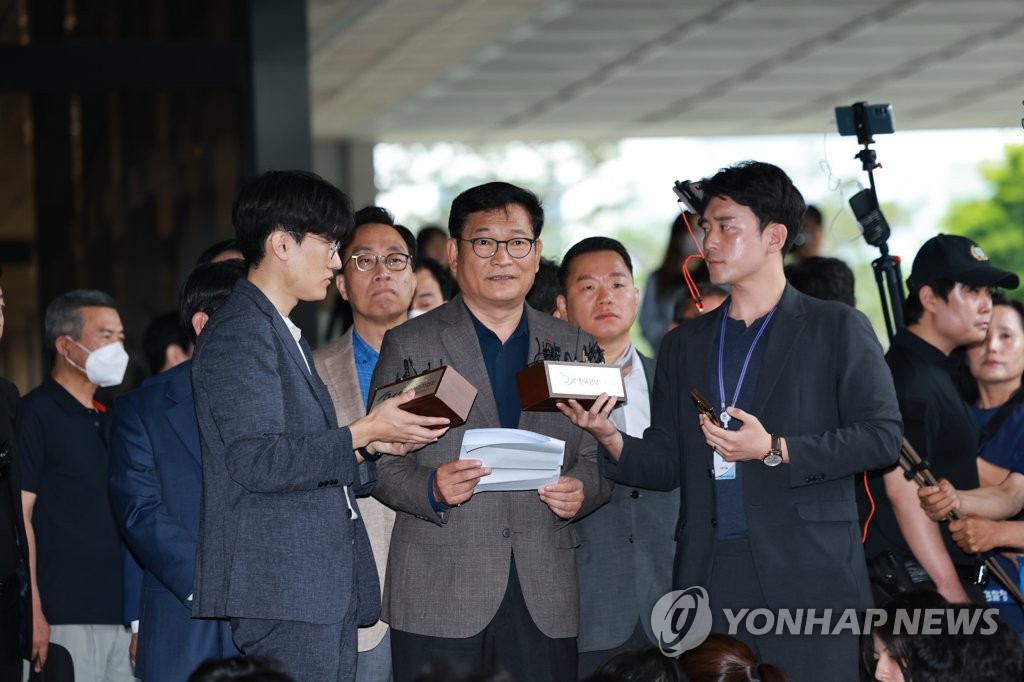 질문 답하는 송영길 전 대표